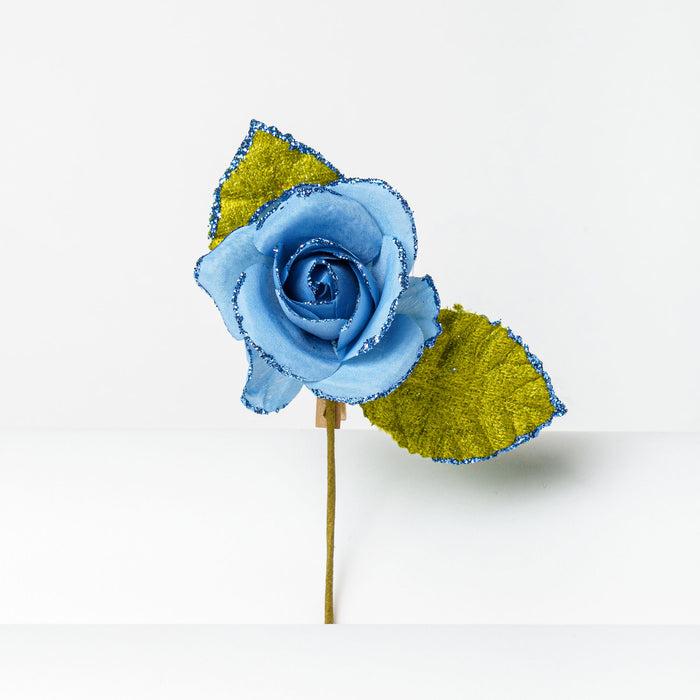 Pick rosa Blu artificiale con glitter a gambo corto, dotato di molletta sul retro utile per creare confezioni regalo, bomboniere a tema e chiudipacco. Elegante decoro ideale come fantastico segna posto per i tuoi eventi e composizioni natalizie. Scopri i nostri articoli su Silani Srl.
