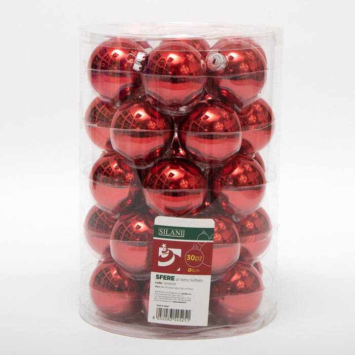 Palline in vetro per albero di Natale colore Rosso, box da 30 sfere di dimensioni 6CM. Perfette anche per decorare ghirlande e festoni, giocando con le tonalità di colore. Confezionate in box di plastica trasparente. In vendita sullo shop di Silani.