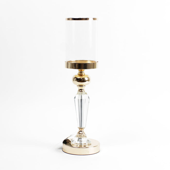 Portacandela Oro in metallo 13X42CM. Elegante accessorio dal corpo di cristallo, caratterizzato da una base di supporto dalla forma larga per garantire maggiore stabilità. Ideale per feste, eventi, cerimonie, allestimenti, composizioni e complemento d'arredo. Scopri i nostri articoli su Silani Srl.