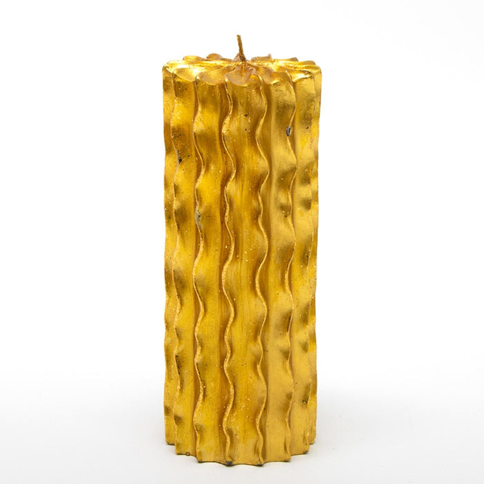 Candela a forma cilindrica ondulata, colore Oro Ø 7cm x 15 cm