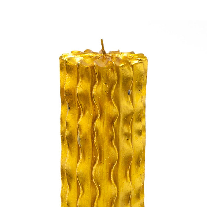Candela a forma cilindrica ondulata, colore Oro Ø 7cm x 15 cm