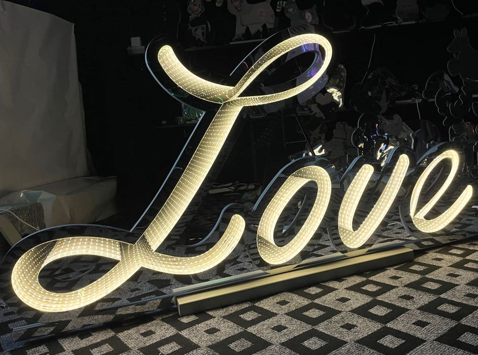 Scritta LOVE infinity 180x90CM Luce Bianca