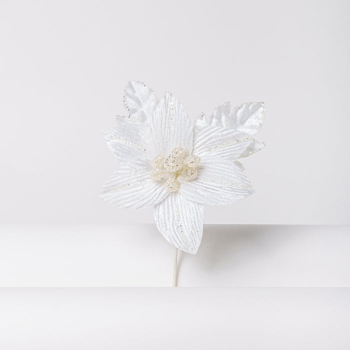 Pick fiore artificiale stella di natale in velluto Bianco con glitter a gambo corto,  dotato di molletta sul retro utile per creare confezioni, segna posti e chiudi busta.  Ideale come addobbo per il tuo albero di natale e per rendere speciali tue confezioni regalo. Scopri i nostri articoli su Silani Srl.