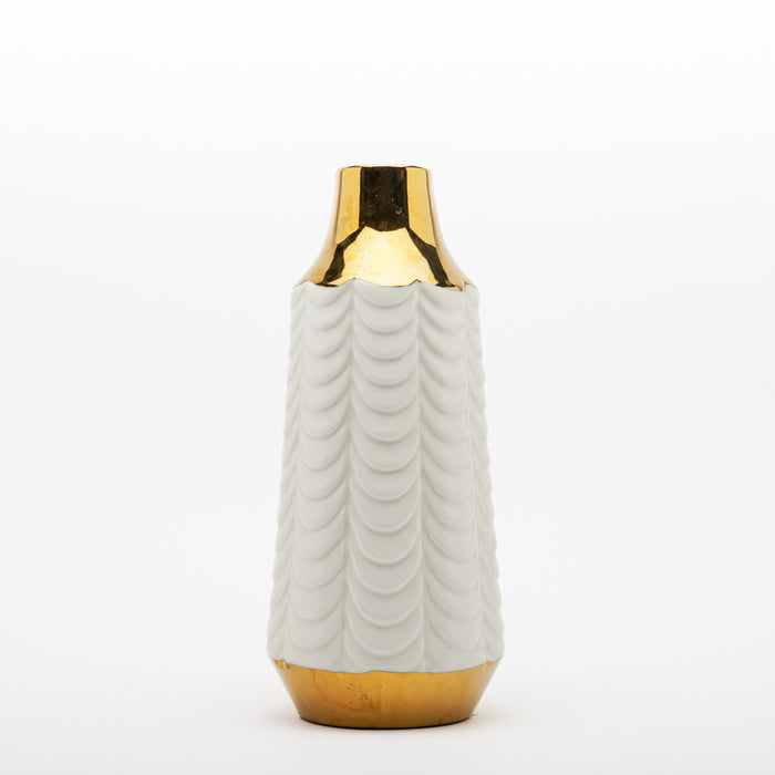 Vaso di design bianco oro 10X20CM, un modo semplice per aggiungere un tocco di stile ed eleganza. Perfetto per un tavolo da pranzo o per creare composizioni floreali che cambieranno aspetto a qualsiasi ambiente. Scopri i nostri articoli su Silani Srl.