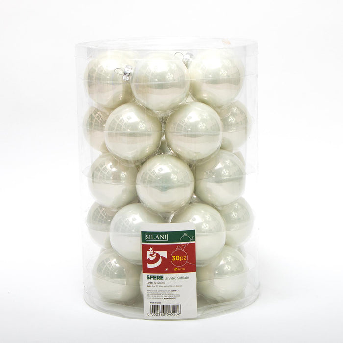 Palline in vetro per albero di Natale colore Bianco, box da 30 sfere di dimensioni 6CM. Perfette anche per decorare ghirlande e festoni, giocando con le tonalità di colore. Confezionate in box di plastica trasparente. In vendita sullo shop di Silani