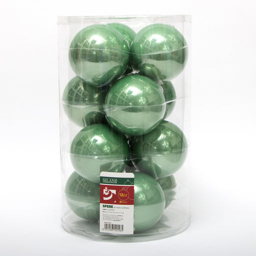 Palline in vetro per albero di Natale colore Verde, box da 12 sfere di dimensioni 10CM. Perfette anche per decorare ghirlande e festoni, giocando con le tonalità di colore. Confezionate in box di plastica trasparente. In vendita sullo shop di Silani.