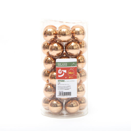 Palline in vetro per albero di Natale colore Bronzo, box da 36 sfere di dimensioni 4CM. Perfette anche per decorare ghirlande e festoni, giocando con le tonalità di colore. Confezionate in box di plastica trasparente. In vendita sullo shop di Silani.