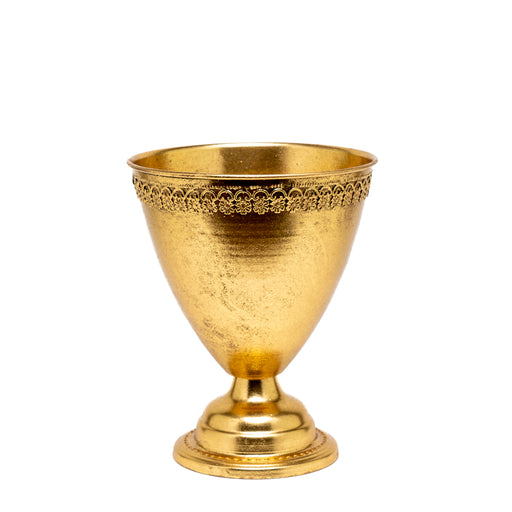 Vaso Oro Retrò 22X33CM, caratterizzato dal corpo a forma di cono e dal bordo rifinito da dettagli a forma di fiorellini. Un modo semplice per aggiungere un tocco di stile ed eleganza ad ogni contesto d'uso. Scopri i nostri articoli su Silani Srl.